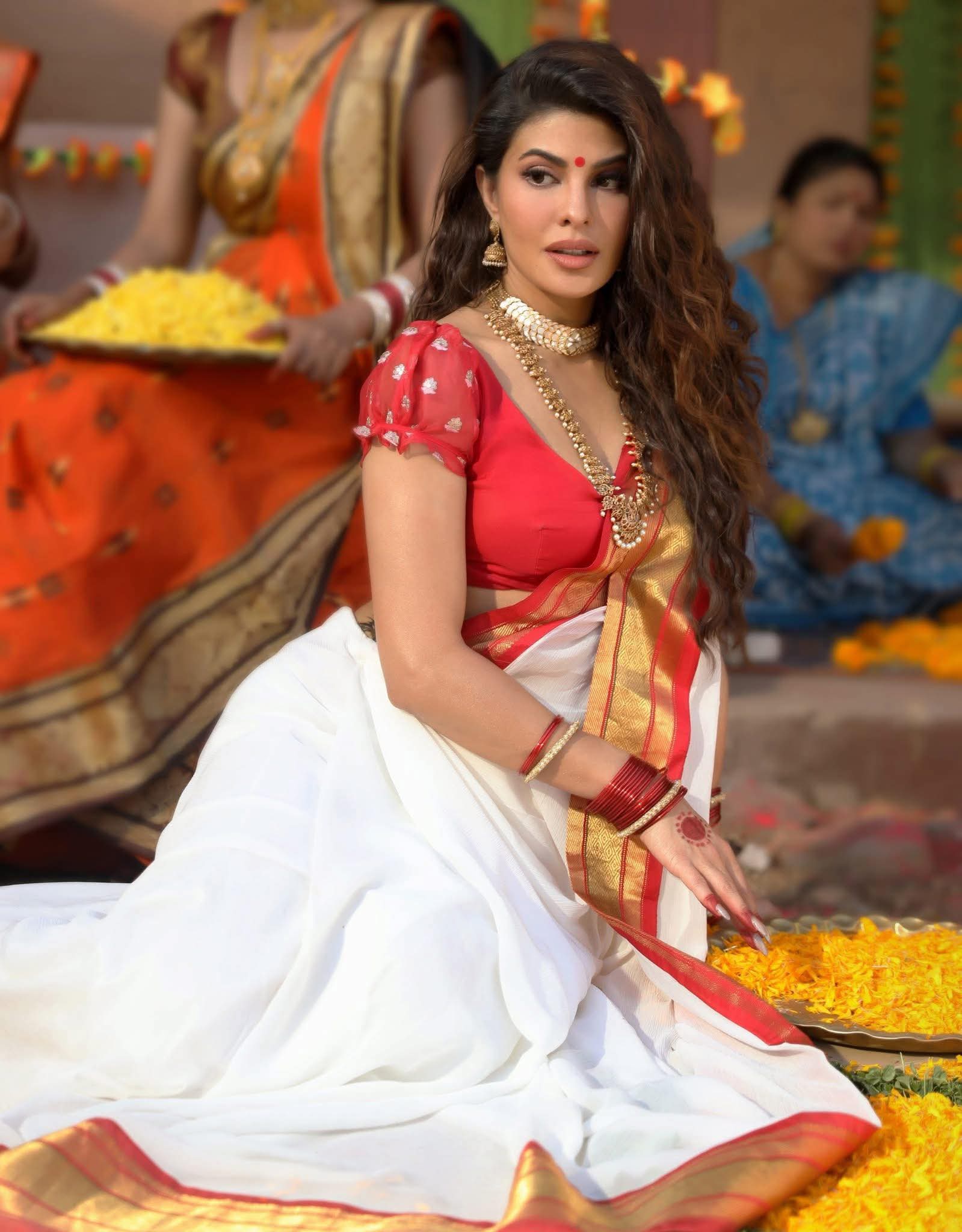 Jacqueline Fernandez - Bollywood Saree Beauty - Bollywood Hot Saree Model - Bollywood White Saree Red Blouse Lover - Bollywood Blouse Lover - Bollywood Hot Actor Photo - Bollywood Saree Shoot - Bollywood Saree Blouse Fashion - Bollywood Blouse Design - Bollywood Saree River - Bollywood Saree Sondori - Bollywood Saree Blouse Style - Bollywood Saree Photoshoot