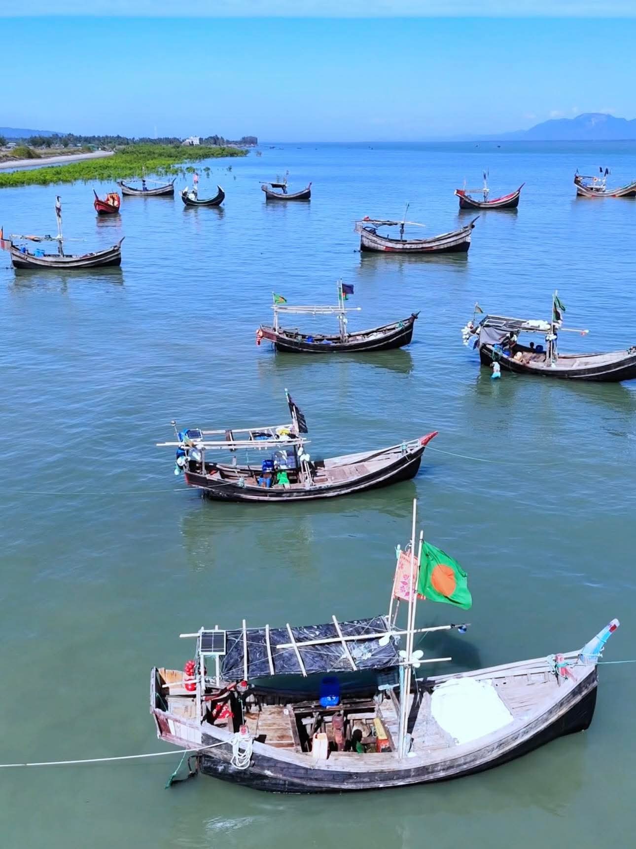নাফ নদীর সুন্দর দৃশ্য। টেকনাফের সুন্দর দৃশ্য। বাংলাদেশের নদীর সুন্দর দৃশ্য।

#নদী #নাফ_নদী #টেকনাফ #ফিউলুক