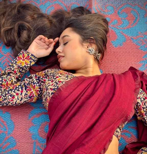 Megha Saha - Kolkata Saree Look - Kolkata Saree Model - Indian Saree Beauty - Kolkata Blouse Lover - Kolkata Red Saree Lover - Kolkata Saree Shoot - Kolkata Beautiful Girl Photo - Kolkata Saree Sondori - Bongo Saree Beauty - Kolkata Saree Photoshoot