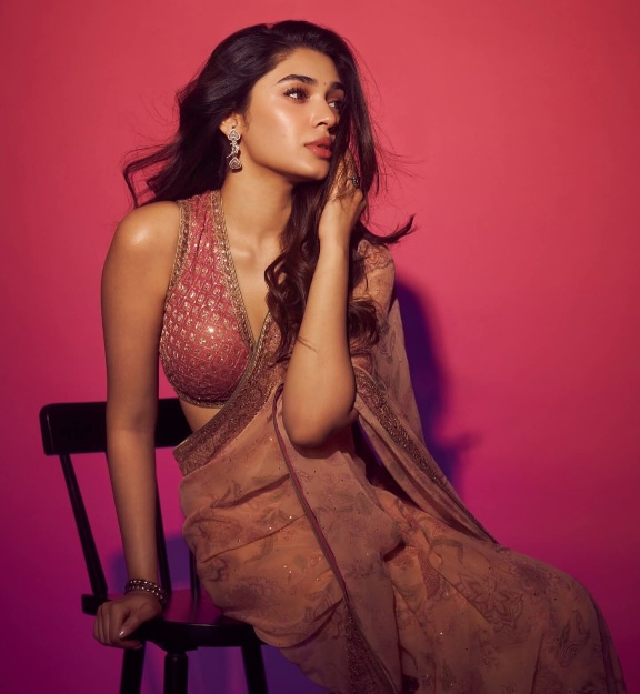 Krithi Shetty - Telugu Saree Fashion - Telugu Saree Blouse Model - Telugu Blouse Design - Telugu Blouse Fashion - Telugu Saree Beauty - Telugu Blouse Beauty - Telugu Beautiful Leady Actor - Telugu Blouse Fashion - Telugu Blouse Style - Telugu Hot Girl Photo - Telugu Blouse Photoshoot - Telugu Blouse Shoot