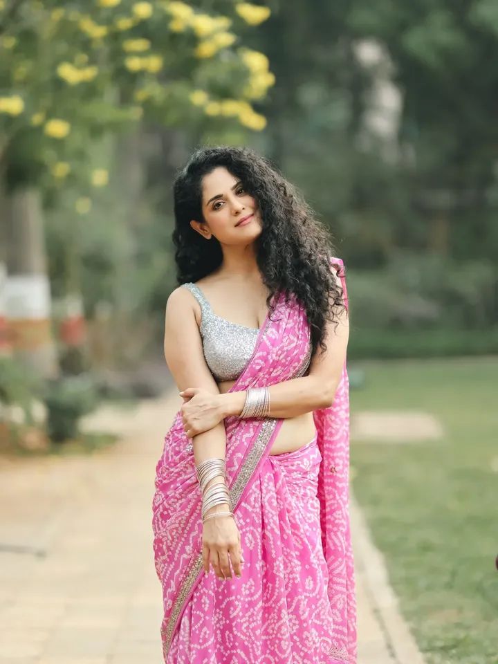 Neha Sharma Iyer - Indian Saree Fashion - Indian Saree Look - Indian Saree Model - Indian Saree Beauty - Indian Blouse Lover - Indian Saree Lover - Indian Saree Shoot - Indian Beautiful Girl Photo - Indian Saree Sondori - Bongo Saree Beauty - Indian Saree Photoshoot