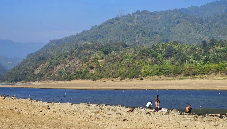 নদীর ওইপারে ইন্ডিয়া।
লোভাছড়া বর্ডার, কানাইঘাট, সিলেট, বাংলাদেশ।