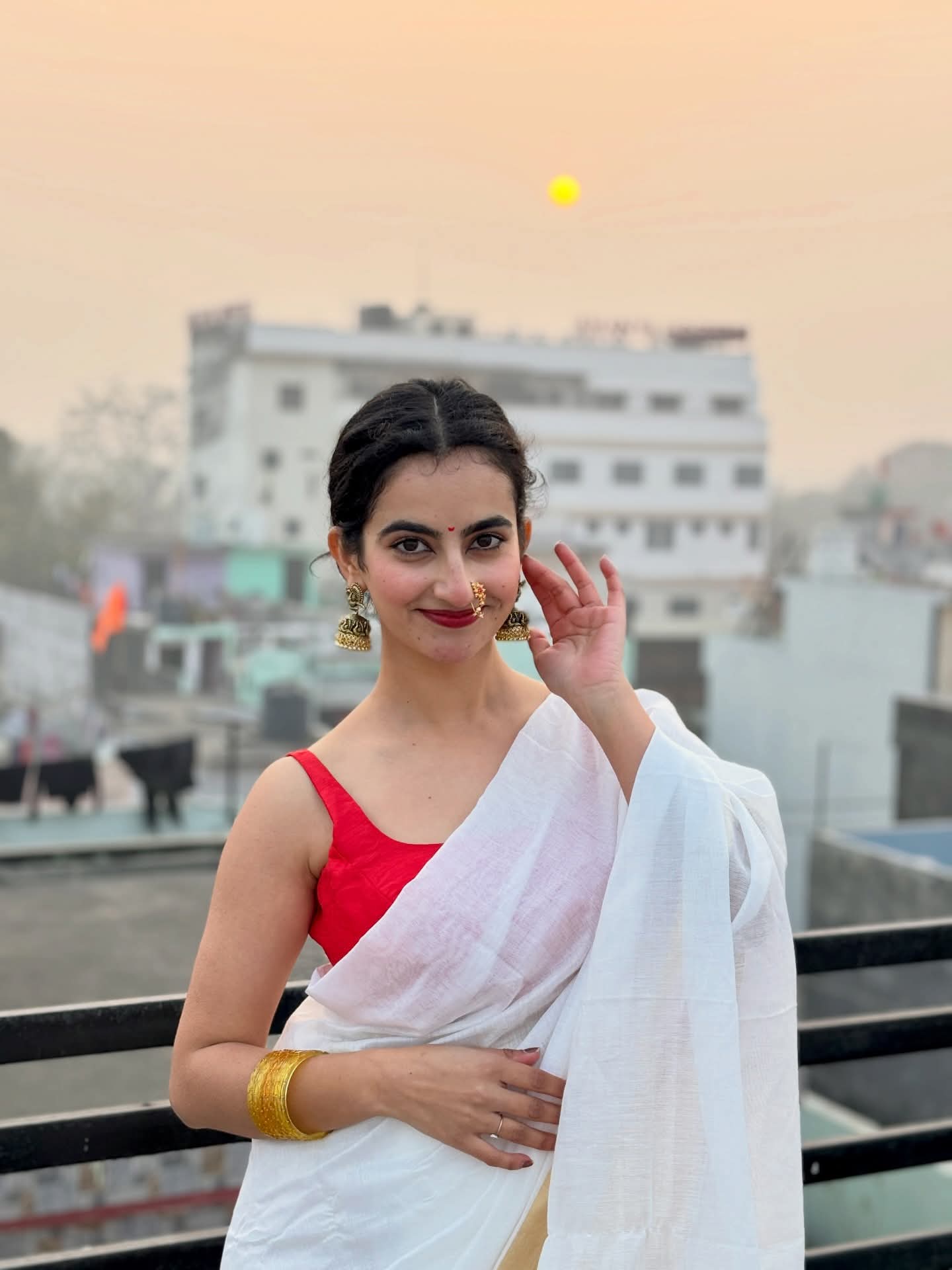Arpita Balodi - Kolkata Saree Look - Kolkata Saree Beauty - Kolkata Saree Model - Kolkata Blouse Fashion - Kolkata Saree Shoot - Kolkata Blouse Style - Kolkata Girl Photo - Kolkata White Saree Red Blouse Photoshoot