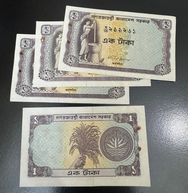 ৫৩ বছরের পুরানো ১ টাকার নোট।❤️