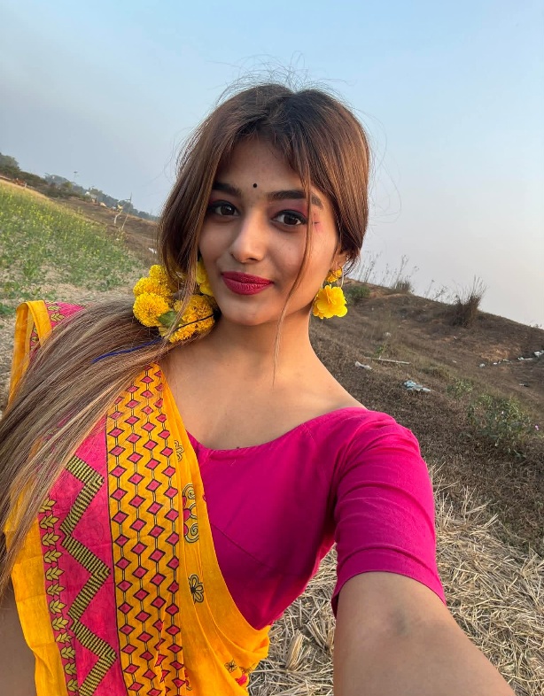 Oriya Sarkar - Kolkata Saree Look - Kolkata Saree Beauty - Kolkata Saree Shoot - Kolkata Saree River - Kolkata Saree Model - Kolkata Saree Sondori - Kolkata Saree Lover - Kolkata Saree Photoshoot