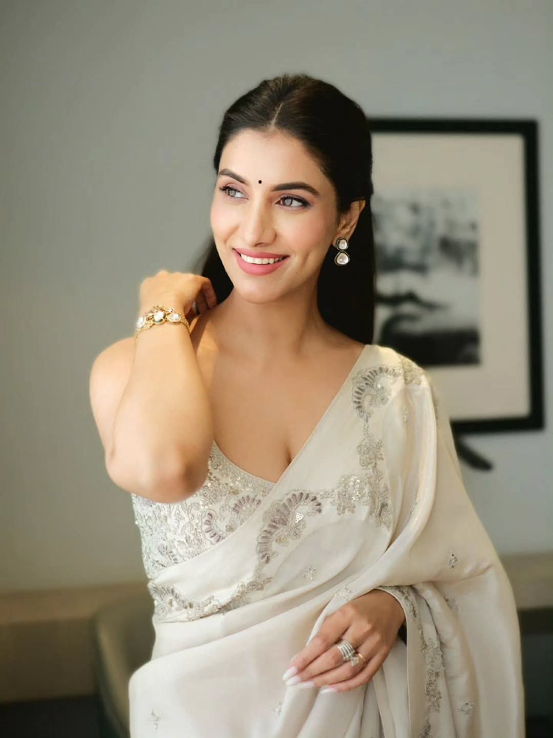 Rukmini Maitra - Kolkata Saree Fashion - Kolkata Saree Look - Kolkata Saree Beauty - Kolkata Saree Shoot - Kolkata Saree River - Kolkata Saree Model - Kolkata Saree Sondori - Kolkata Saree Lover - Kolkata Saree Photoshoot - Kolkata Saree Lover - Kolkata Saree Style