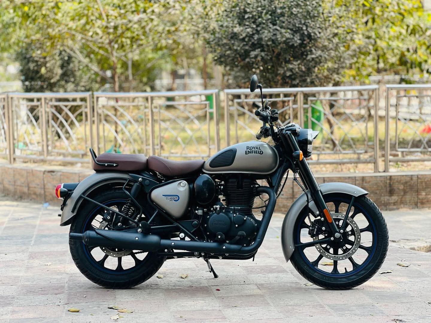 Royal Enfield Classic 350 Gunmetal Grey Review | Royal Enfield Classic Price In Bangladesh | Royal Enfield Classic Price In India | Royal Enfield Price In Bangladesh | Royal Bike Price | Royal Enfield Classic Price In Bd | Royal Enfield Classic Price