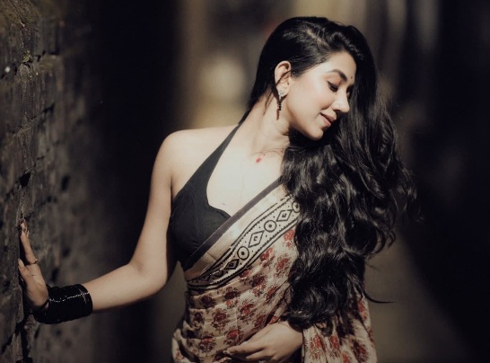 Sreetama Baidya - Kolkata Saree Model - Kolkata Saree Look - Kolkata Saree Beauty - Kolkata Saree Shoot - Kolkata Saree River - Kolkata Saree Fashion - Kolkata Saree Sondori - Kolkata Saree Lover - Kolkata Saree Photoshoot - Kolkata Saree Lover - Kolkata Saree Style