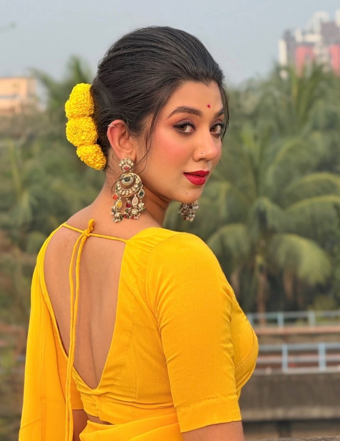 Sreetama Baidya - Kolkata Saree Blouse Look - Kolkata Yellow Saree Blouse Fashion - Kolkata Saree Blouse Style - Kolkata Saree Blouse Model - Kolkata Saree Blouse Shoot - Kolkata Saree Blouse Lover - Kolkata Saree Blouse Sondori - Kolkata Saree Blouse Photoshoot