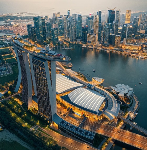 🌆 Futuristic skyline at Marina Bay, Singapore!