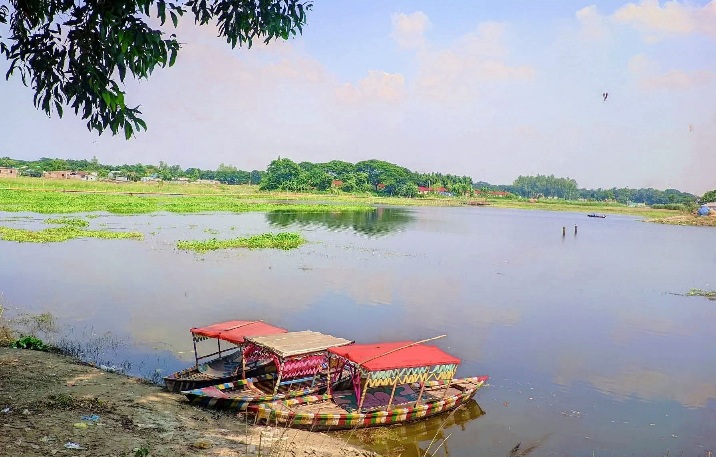 প্রকৃতি, ফুল, নদী, নৌকা ও পাখির মনোরম দৃশ্য!