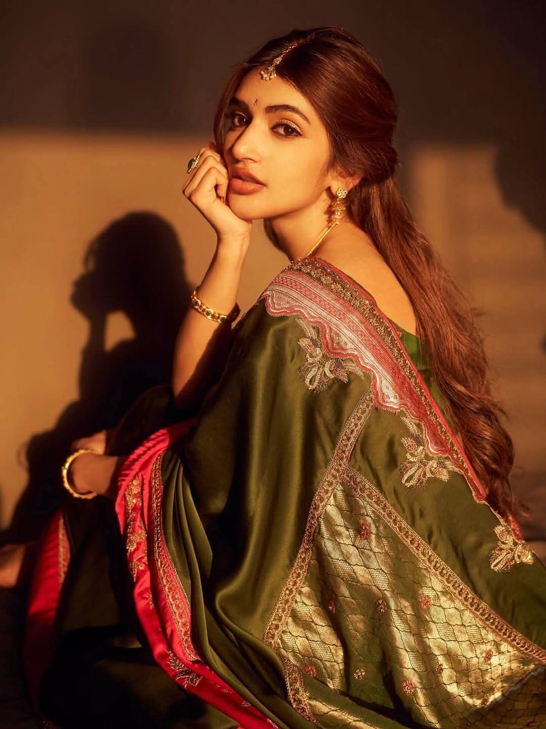 Sreeleela - Telugu Saree Blouse Fashion - Telugu Saree Beauty - Telugu Saree Sondori - Telugu Saree Shoot - Telugu Saree Blouse Look - Telugu Saree Blouse Style - Telugu Hot Leady Photo - Telugu Saree Blouse Photoshoot - Telugu Saree Model - Telugu Saree River - Telugu Saree Look
#Sreeleela #FewLook #SareeStyle #SareeFashion #SareeLover #SareeShoot #Sreeleela #SareeBeauties