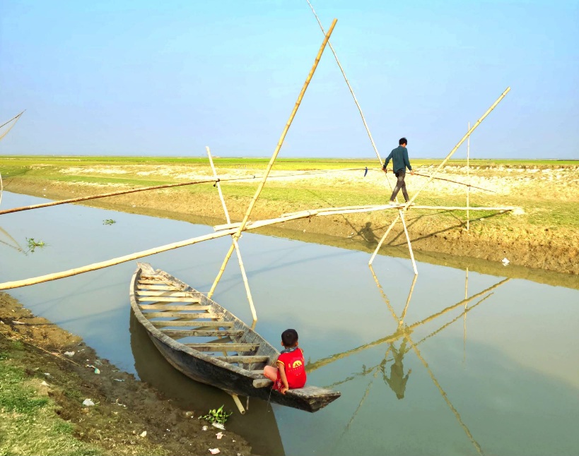 পারাপারের জন্য বাঁশের সাঁকো। 
বুড্ডা সরাইল ব্রাক্ষণবাড়িয়া, বাংলাদেশ।