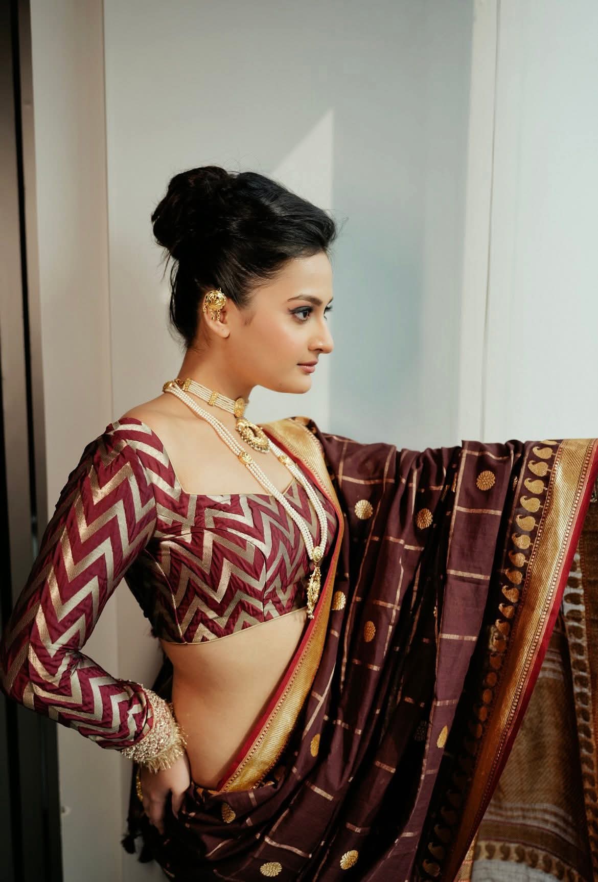 Parijat Chaudhuri - Indian Saree Blouse Look - Indian Saree Blouse Model - Indian Blouse Design - Indian Blouse Fashion - Indian Saree Blouse Beauty - Indian Leady Model Photo - Indian Saree Blouse Shoot - Indian Saree Blouse Style - Indian Hot Leady Photo - Indian Saree Blouse Photoshoot - Indian Saree Blouse Sondori - Indian Saree Blouse Fashion
#ParijatChaudhuri #SareeBlouse #Saree #FewLook #BlouseStyle #Blouse #BlouseFashion