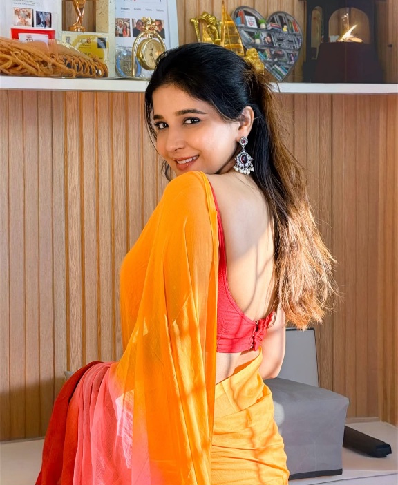 Sakshi Agarwal - Telugu Backless Saree Blouse Look - Telugu Saree Beauty - Telugu Saree Model - Telugu Backless Saree Blouse Lover - Telugu Backless Blouse Lover - Telugu Hot Actor Photo - Telugu Saree Shoot - Telugu Saree Blouse Fashion - Telugu Backless Blouse Design - Telugu Saree River - Telugu Saree Sondori - Telugu Backless Saree Blouse Style - Telugu Saree Blouse Photoshoot - Telugu Beautiful Leady
#SakshiAgarwal #SareeLover #SareeStyle #SareeModel #SareeBlouse