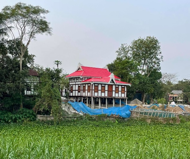 মুন্সীগঞ্জের রঙিন কাঠ টিনের ঘর। বিক্রমপুর, মুন্সীগঞ্জ, বাংলাদেশ।🇧🇩