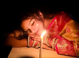 মোমবাতি নিজেও জানে না.!
যাকে সে হৃদয়ে জায়গা দিয়েছে.!
সেই তাকে তিলে তিলে নিঃশেষ করছে.!
