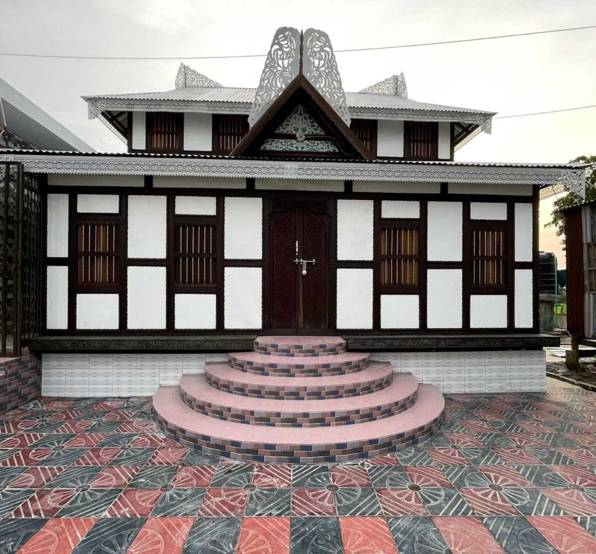মুন্সীগঞ্জের ঐতিহ্যবাহী টিন কাঠের সুন্দর ঘর। মুন্সীগঞ্জের কাঠের ঘরের সুন্দর ছবি।
#গ্রাম #গ্রামবাংলা #ঘর #মুন্সীগঞ্জ #বিক্রমপুর #ফিউলুক