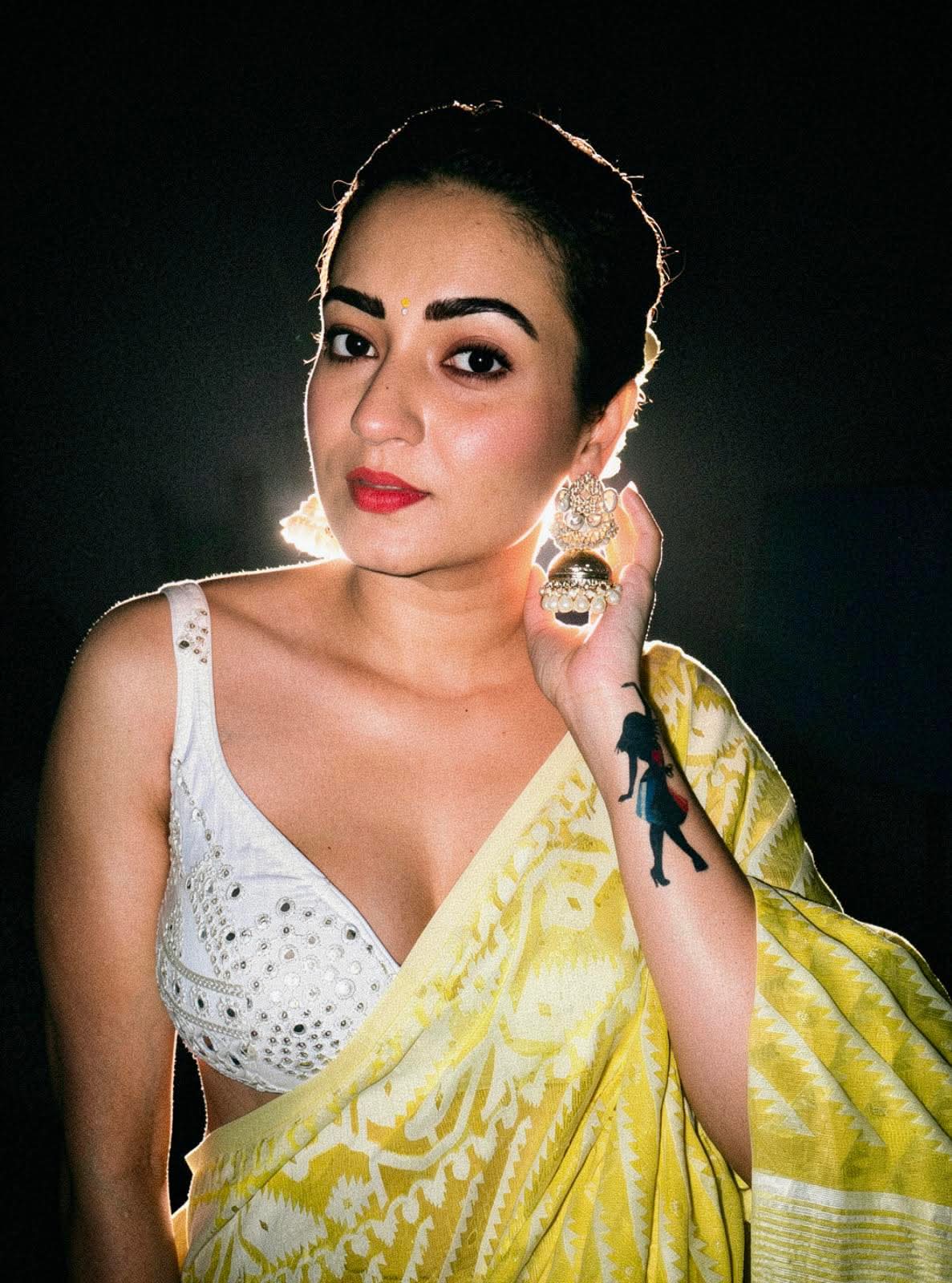 Priyanka Ratti - Kolkata Saree Blouse Fashion - Kolkata Saree Blouse Look - Kolkata Saree Blouse Beauty - Kolkata Saree Blouse Shoot - Kolkata Saree Blouse River - Kolkata Saree Blouse Model - Kolkata Hot Girl Photo - Kolkata Saree Blouse Lover - Kolkata Saree Blouse Photoshoot - Kolkata Saree Blouse Sondori - Kolkata Saree Blouse Style
#PriyankaRatti #IndianSaree #IndianBlouse #SareeFashion #SareeStyle