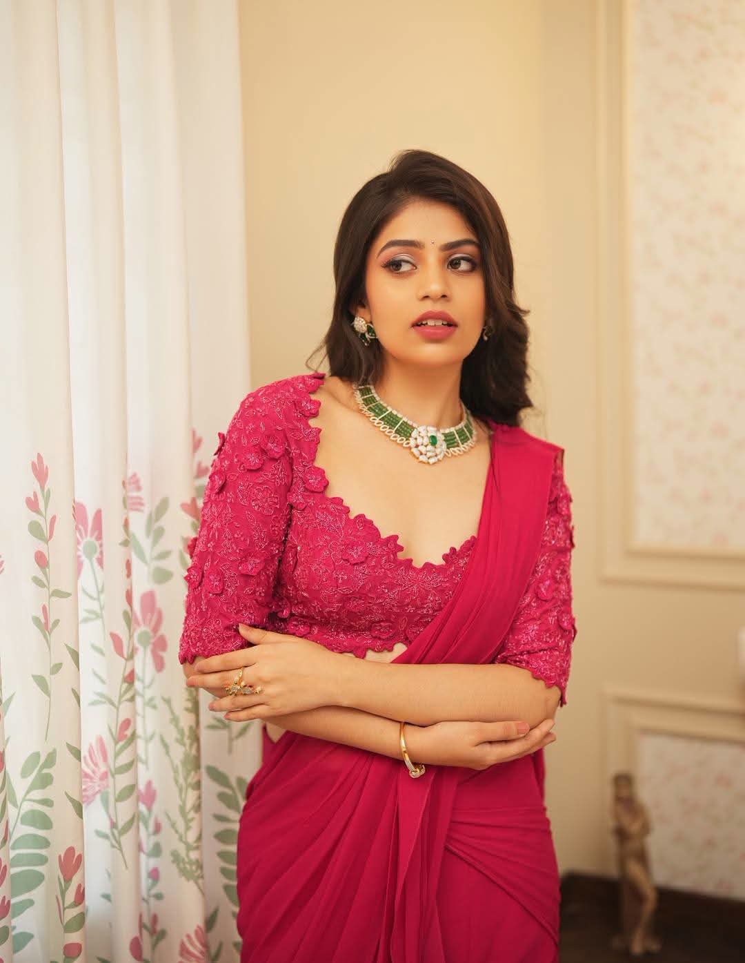 Bandhavi Sridhar - Indian Red Saree Blouse Fashion - Indian Saree Blouse Look - Indian Red Saree Blouse Lover - Indian Saree Blouse Beauty - Indian Saree Blouse Shoot - Indian Sexy Girl Photo - Indian Saree Blouse River - Indian Saree Blouse Model - Indian Saree Sondori - Indian Saree Blouse Style - Indian Saree Blouse Sondori - Indian Saree Blouse Photoshoot
#BandhaviSridhar #SareeStyle #Saree #BlouseFashion #SareeLover