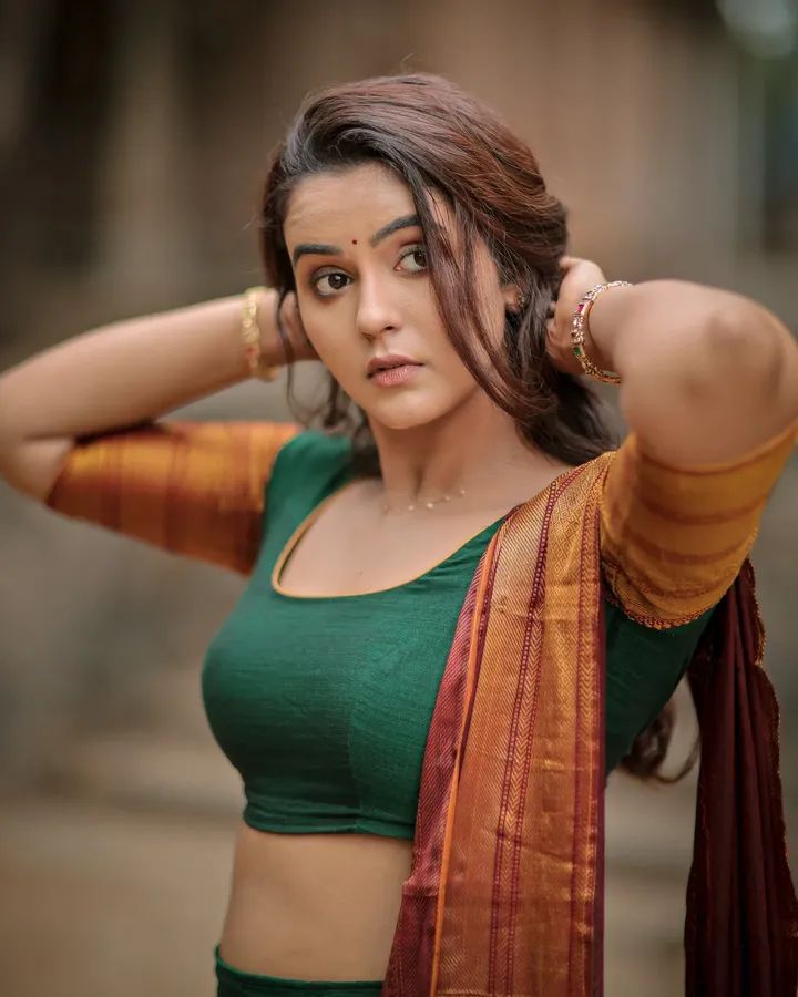 Chaitra Reddy - Indian Saree Blouse Fashion - Indian Saree Blouse Look - Indian Saree Blouse Lover - Indian Saree Blouse Beauty - Indian Saree Blouse Shoot - Indian Sexy Girl Photo - Indian Saree Blouse River - Indian Saree Blouse Model - Indian Saree Sondori - Indian Saree Blouse Style - Indian Saree Blouse Sondori - Indian Saree Blouse Photoshoot
#ChaitraReddy #SareeStyle #Saree #BlouseFashion #SareeLover