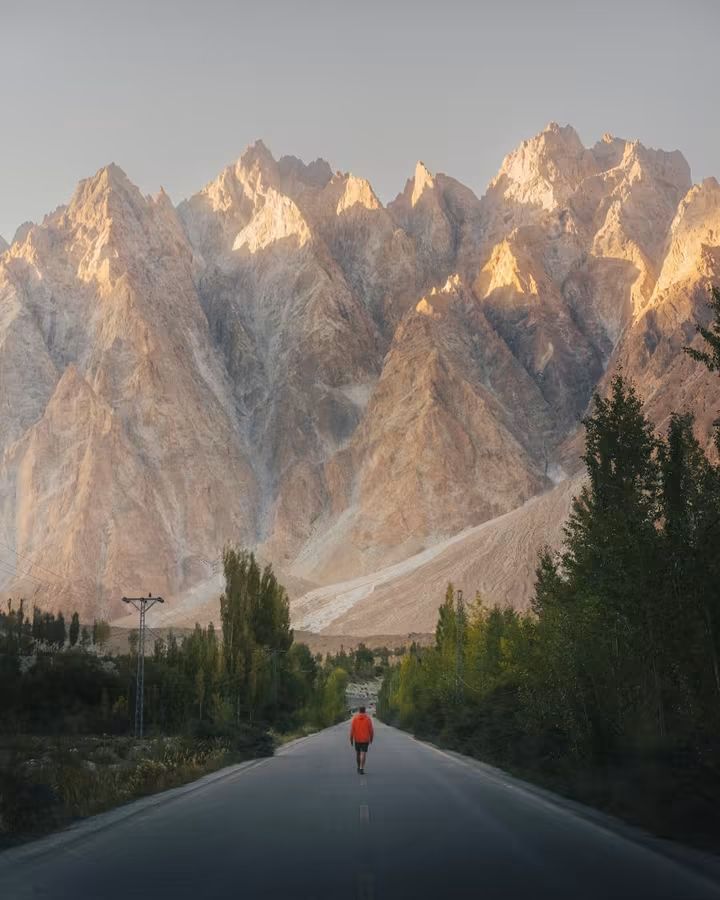 Roads like this exist in Pakistan 😲
