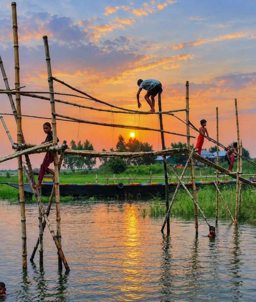 শৈশবের সেই বিকেলগুলোই হয়তো জীবনের সবচেয়ে দামি স্মৃতি।