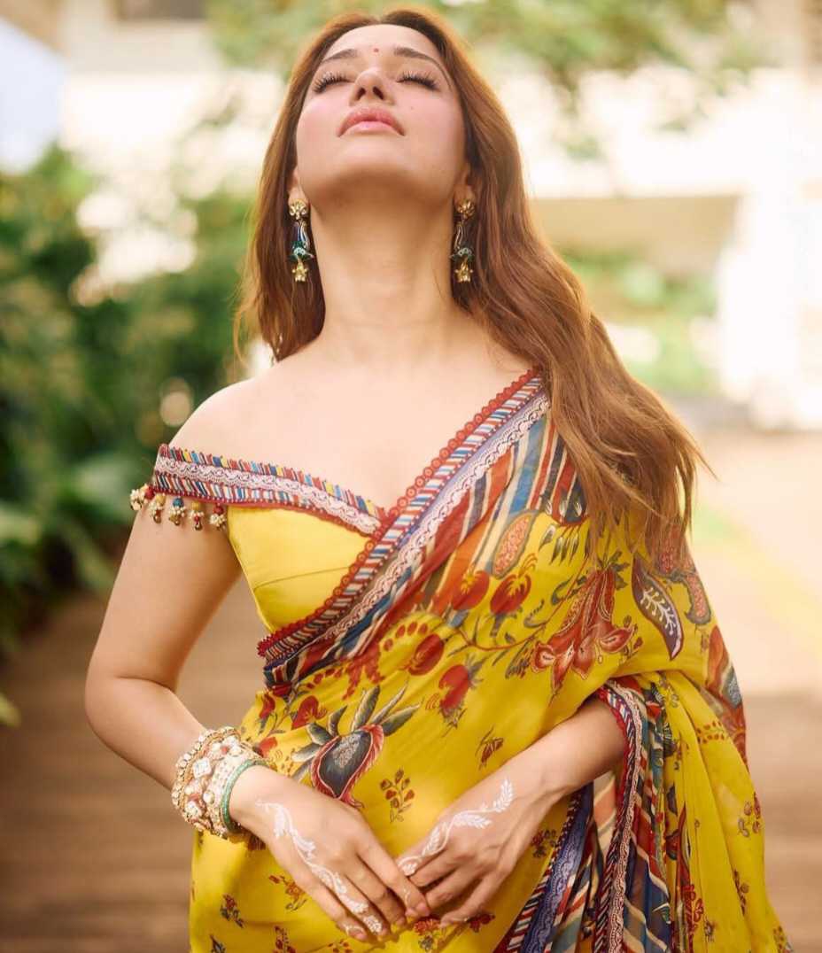 Tamannah Bhatia  Saree Blouse Fashion - Tamannah Bhatia Saree Blouse Look - Tamannah Bhatia Saree Blouse Lover - Tamannah Bhatia Saree Blouse Beauty - Tamannah Bhatia Saree Blouse Shoot - Tamannah Bhatia Hot Sexy Photo - Tamannah Bhatia Saree Blouse Model - Tamannah Bhatia Saree Blouse Sondori - Tamannah Bhatia Saree Blouse Style - Tamannah Bhatia Saree Blouse Photoshoot
#TamannahBhatia #SareeStyle #Saree #BlouseFashion #SareeLover