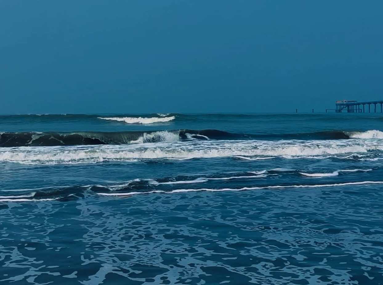 বিশ্বের দীর্ঘতম সমুদ্র সৈকত।🌊
কক্সবাজার, বাংলাদেশ।🇧🇩