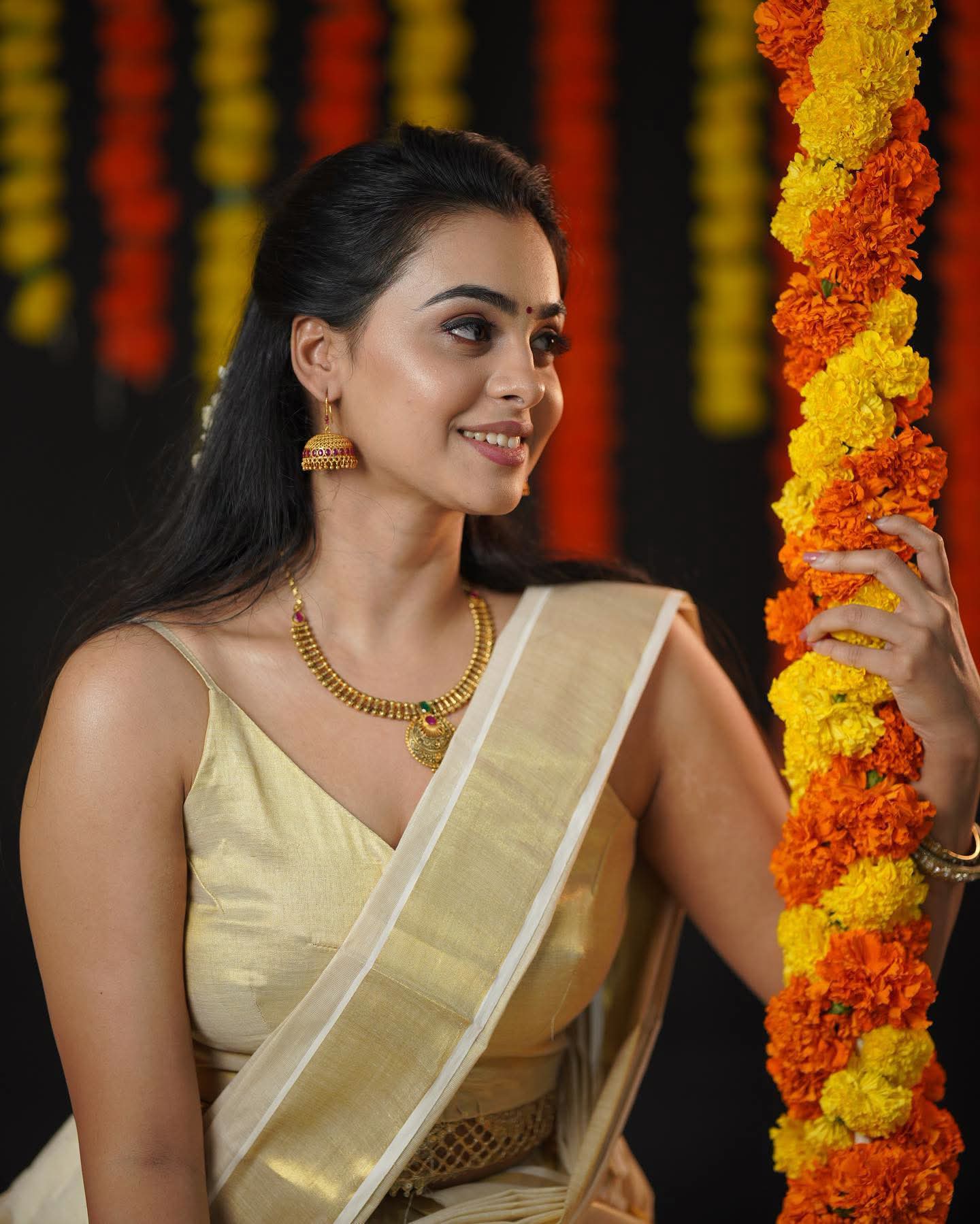 Gopika Udayan - Indian Saree Fashion - Indian Saree Model - Indian Blouse Style - Gopika Udayan Hot Photo - Indian Saree Love - Indian Saree Photoshoot
#GopikaUdayan