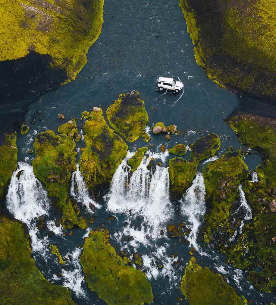 Just a normal road in Iceland... 😳