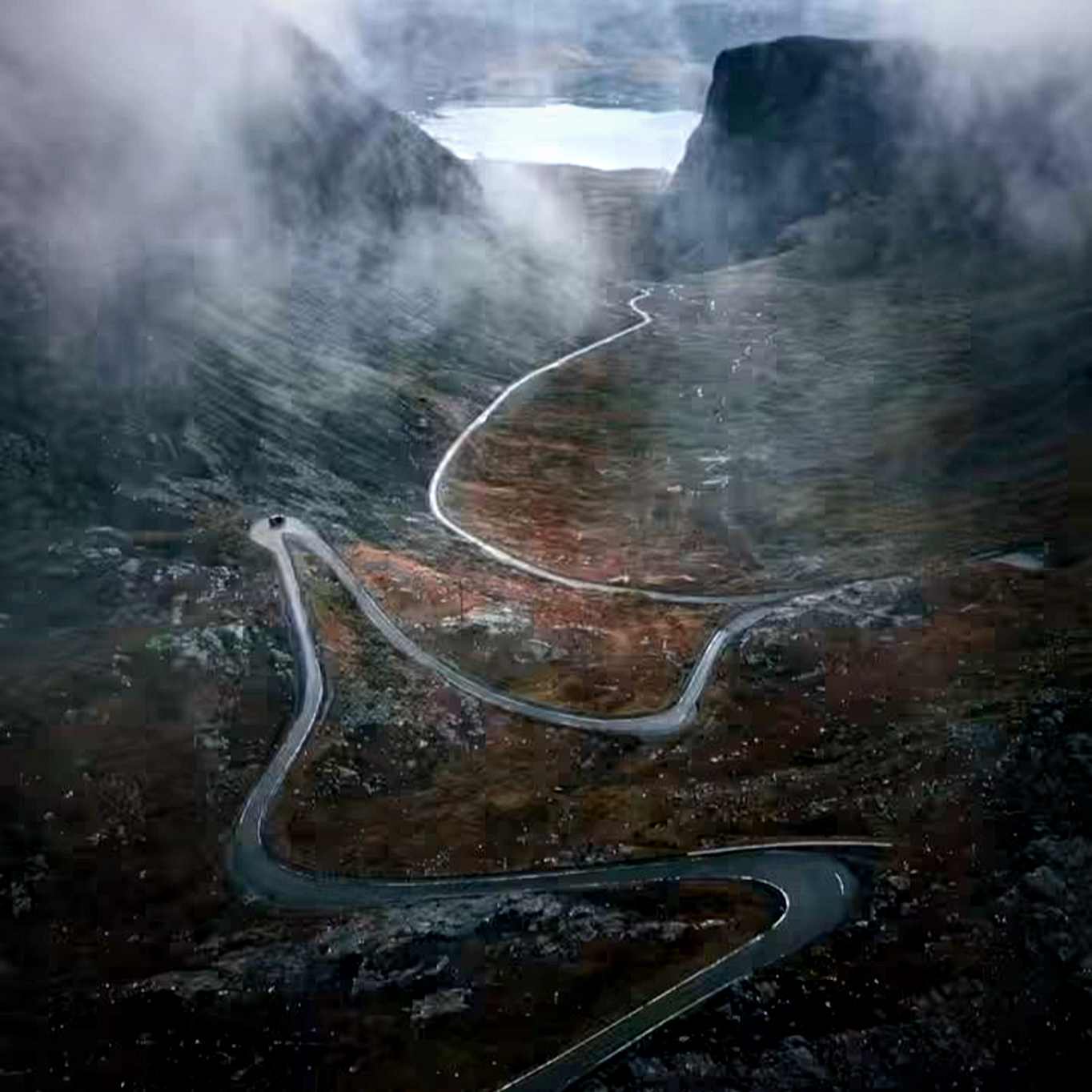 This is what roads look like in Scotland 🏴󠁧󠁢󠁳󠁣󠁴󠁿