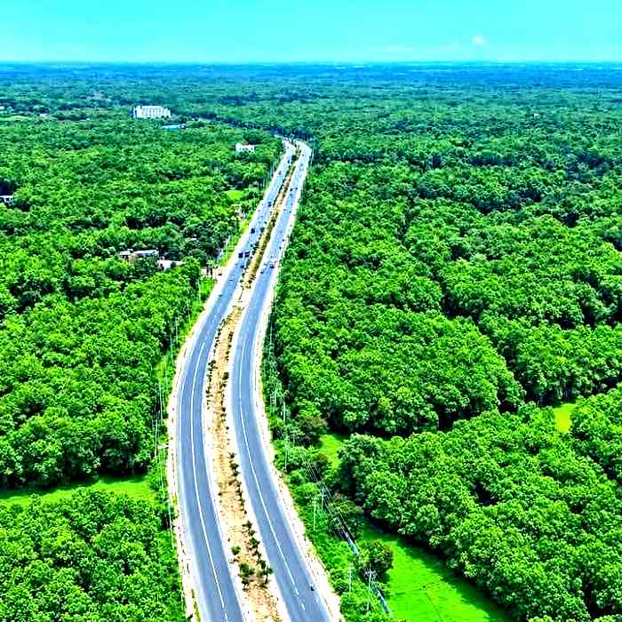 বাংলাদেশের আমাজন খ্যাত একমাত্র মহাসড়ক।